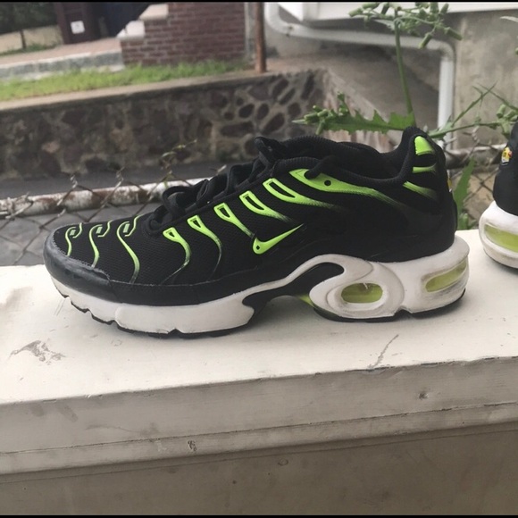 Air max Plus size 7 us volt and black - Picture 2 of 7